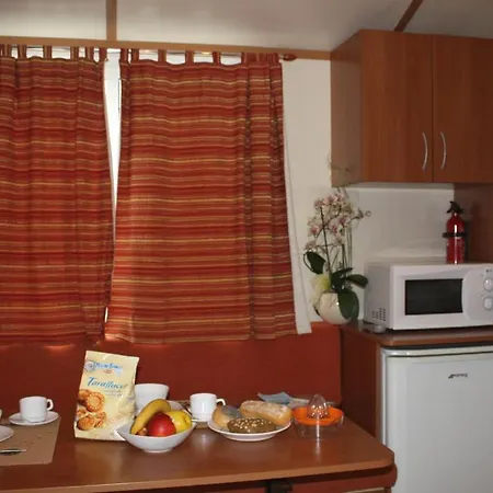 Village Isolino Кемпинг
